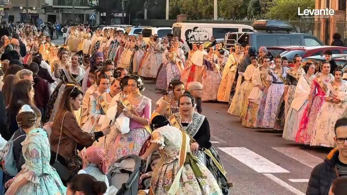 Miles de falleros visitan los monumentos del Port de Sagunt