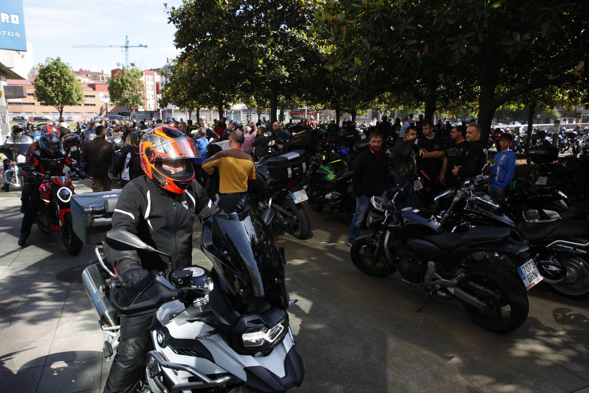 La ruta motera solidaria a favor del ELA, en imágenes