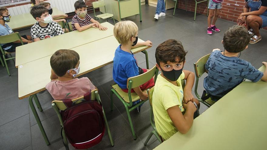 L&#039;AFEES demana el tancament &quot;immediat&quot; de tots els centres escolars on hi ha més de dos grups amb un positiu