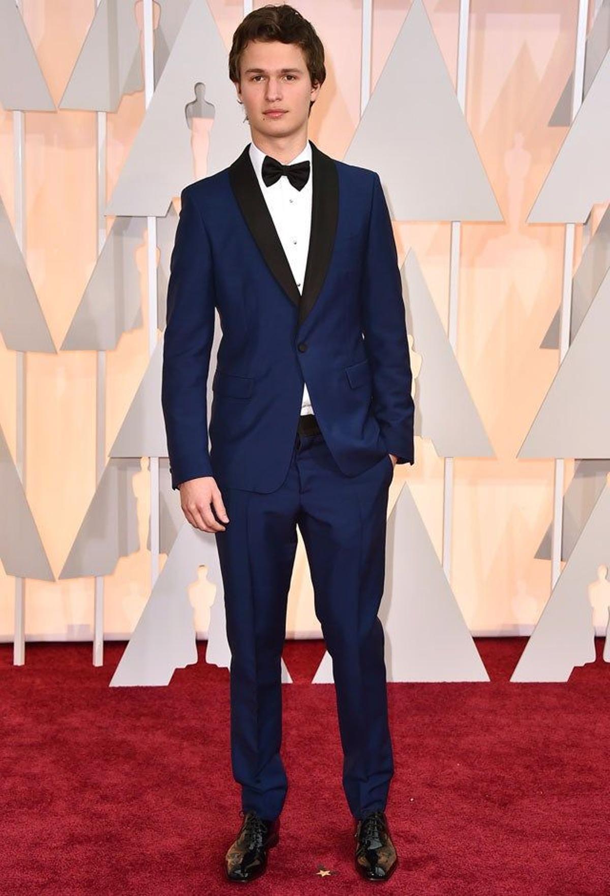 Ansel Elgort, en la alfombra roja de los Oscar 2015