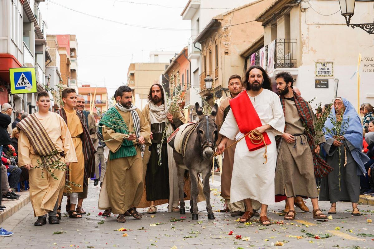 Entrada de Jesús en Jerusalén interpreado por la AC La Pasión.