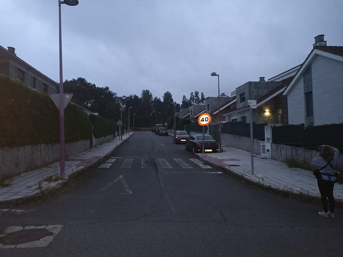 La calle Illas Cíes, en la Urbanización Burgonova, donde tuvo lugar el tiroteo. 14 julio 2023.