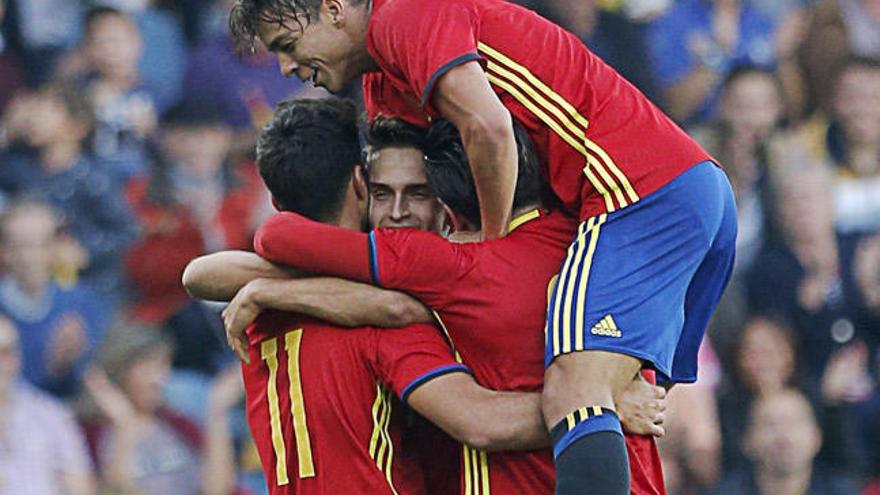 España celebra el gol de Denis Suárez // EFE