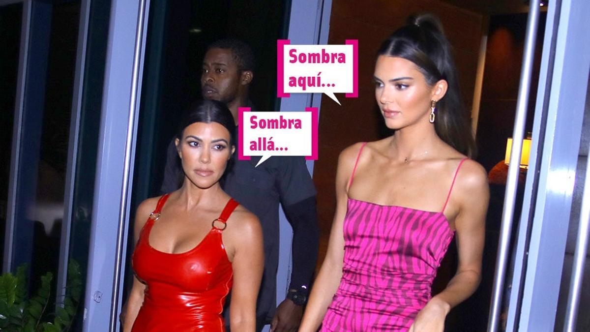 Kourtney Kardashian y Kendall Jenner con vestidos