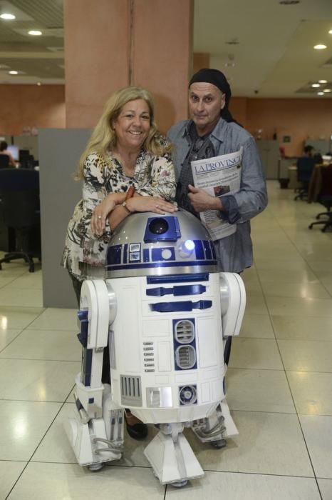 Ricardo Frazer y su R2D2 visitan La Provincia