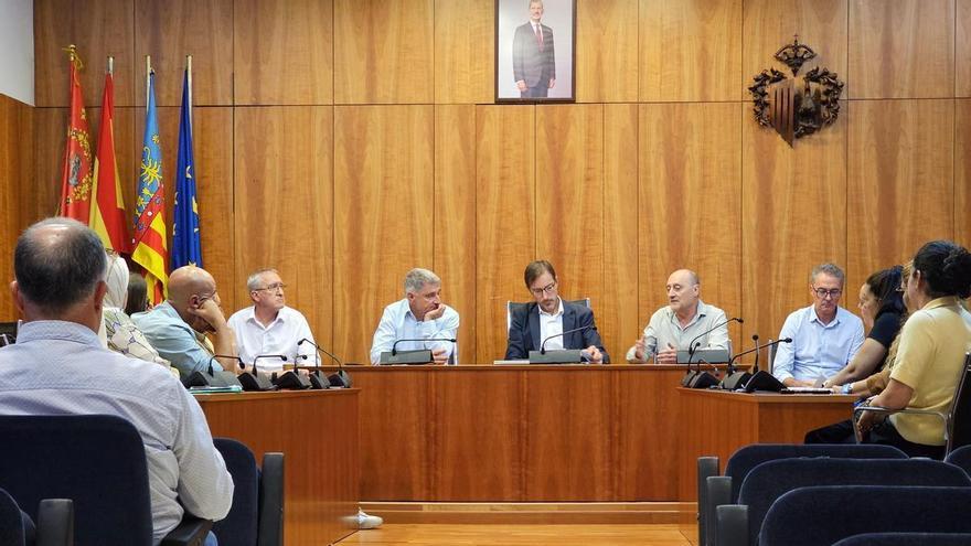 Otro bandazo del Ayuntamiento y la Generalitat: el colegio en barracones del Virgen de la Puerta de Orihuela se instalará en la pista deportiva de Las Espeñetas que se descartó por inundable
