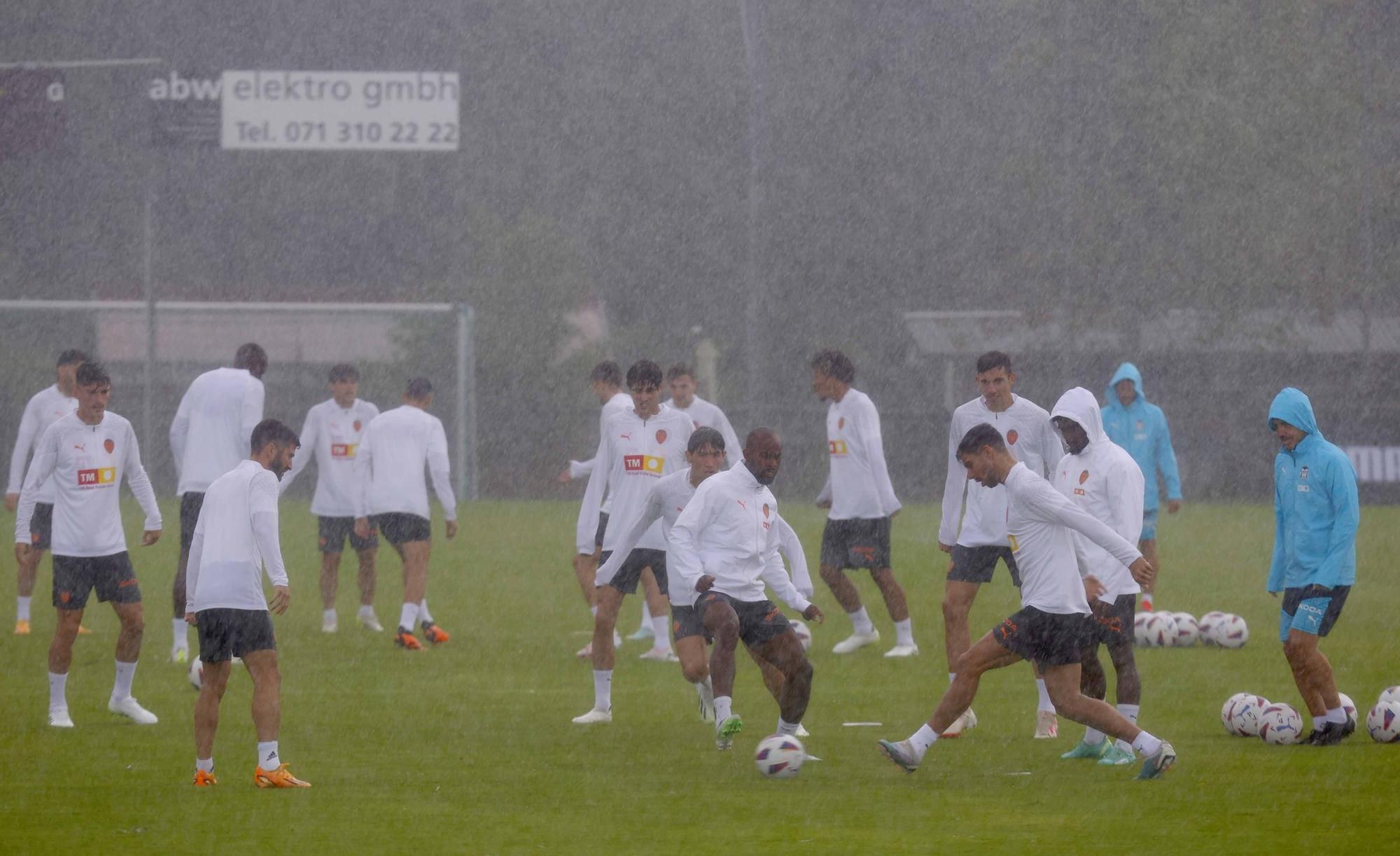 Diluvio en la última sesión de trabajo en Suiza