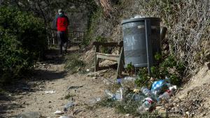 Uno de los caminos cerrados del parque de la Font del Racó