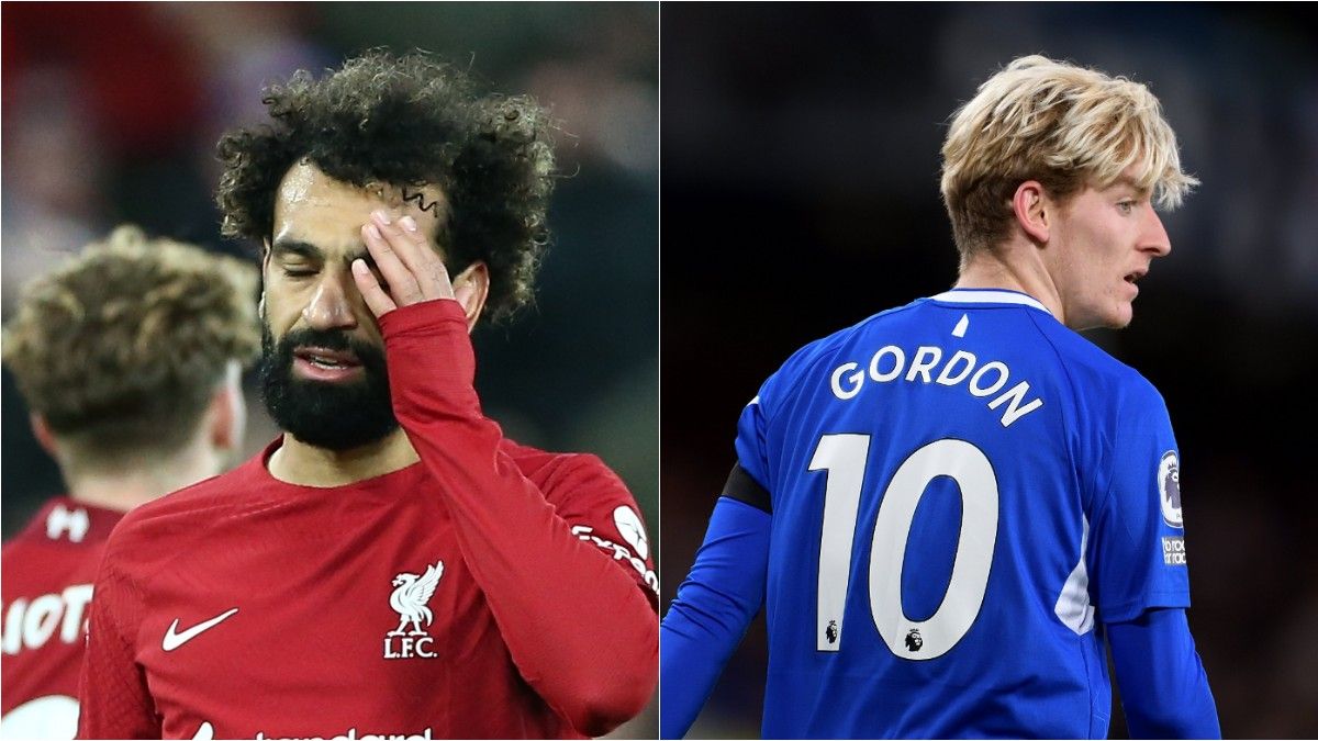 Salah y Gordon, jugadores de Liverpool y Everton