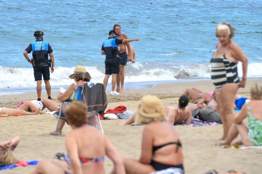 Las mascarillas invaden Las Canteras