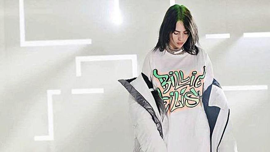 Billie Eilish, con prendas de su colección para Bershka.