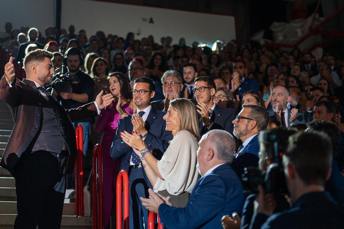 La alcaldesa de Crevillent aplaude al capitán