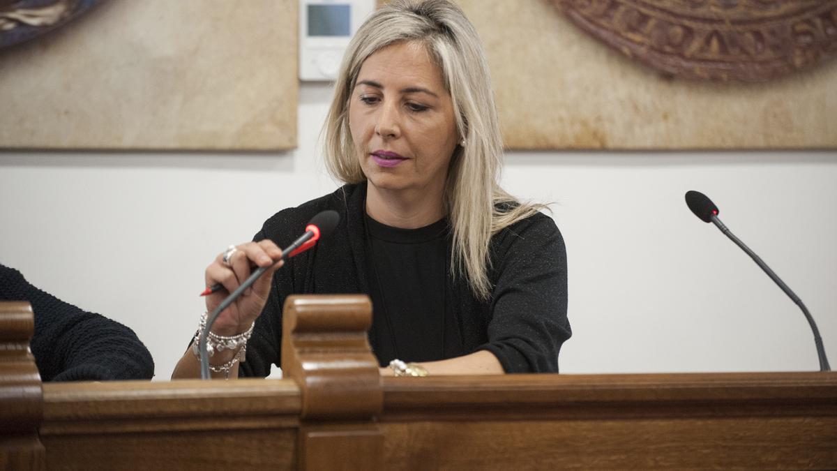 La concejala de Hacienda del Ayuntamiento de Benavente, Patricia Martín, en una sesión plenaria.