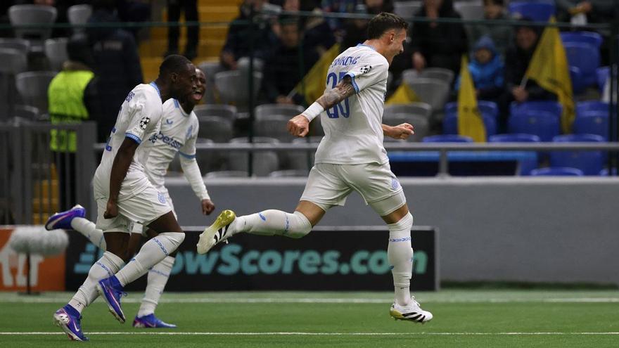 El Brujas abre la lata con un gol de Stankovic