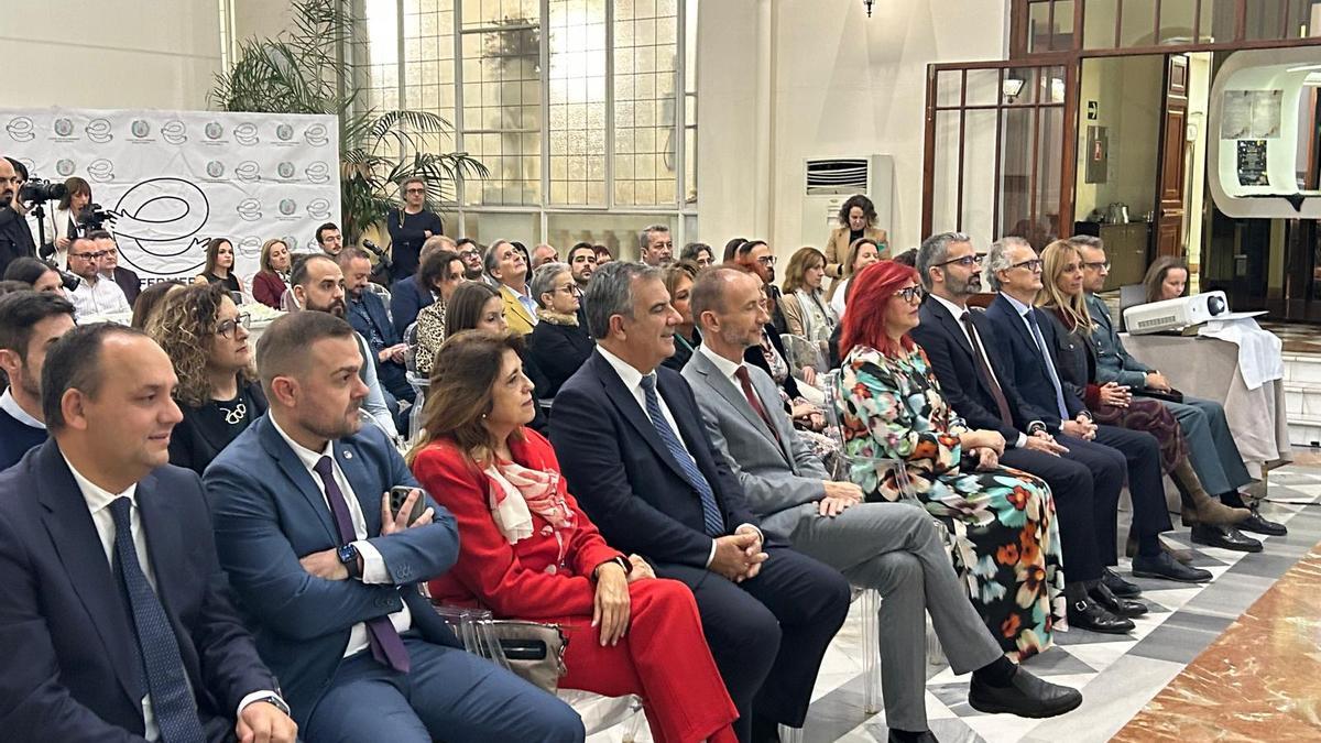 El Colegio de Enfermería nombra a sus nuevos colegiados de honor y entrega los Premios de Investigación y Cooperación 2025