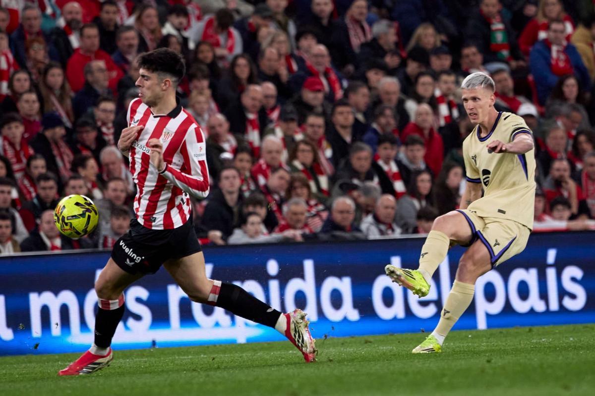 Dani Olmo no acabó de encontrarse cómodo en la primer mitad