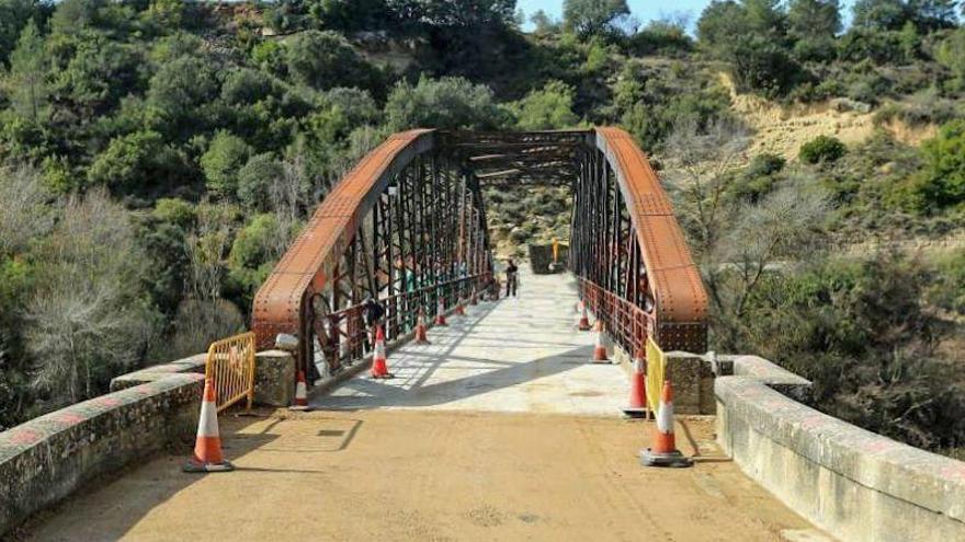 El puente de Santa Eulalia abre por fin al tráfico tras más de un mes de obras