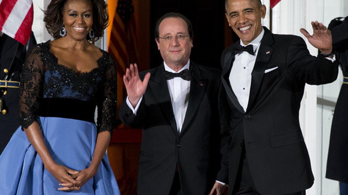 François Hollande, flanqueado por Barack y Michelle Obama, antes de la cena de gala en la Casa Blanca.