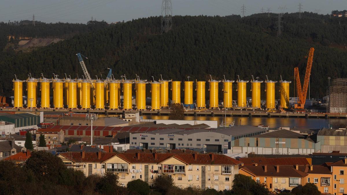 Estructuras en el muelle de Valliniello para el parque eólico marino "Vineyard Wind I".