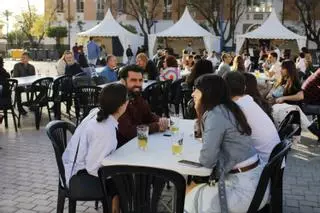 Ambiente en la primera tarde del Beer in the River en el Cuartel Artillería de Murcia