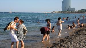  Verano en la playa de la Barceloneta. 