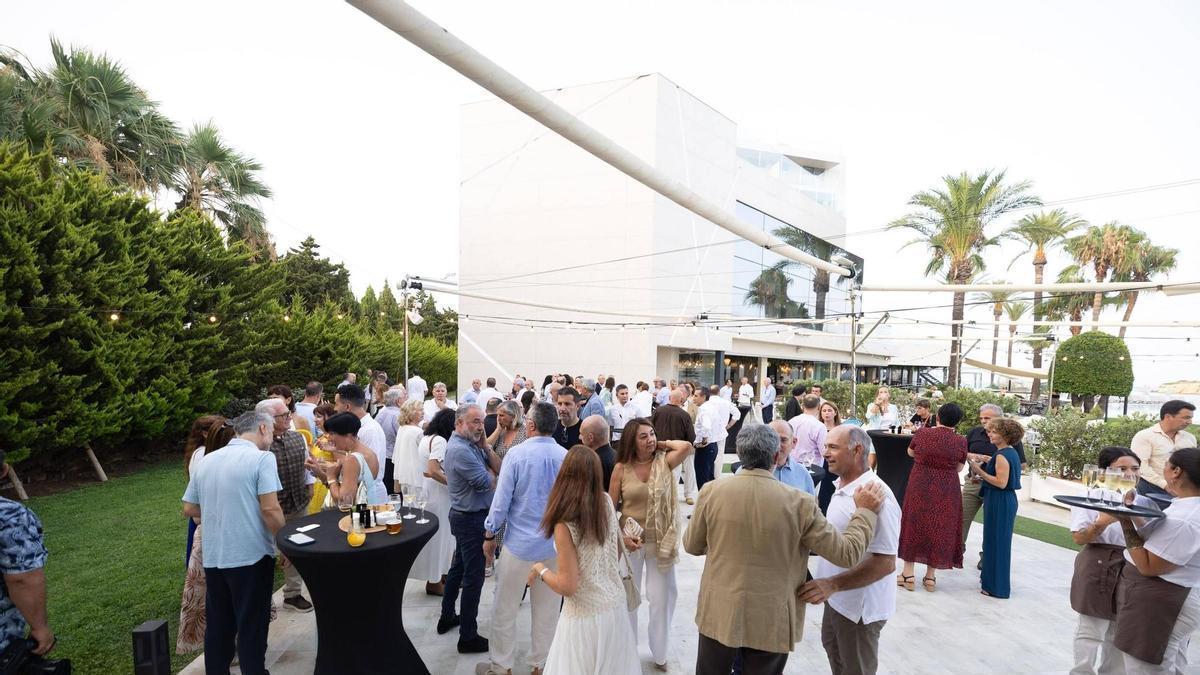 El comisario de la Policía Nacional de Ibiza se despide con una multitudinaria cena