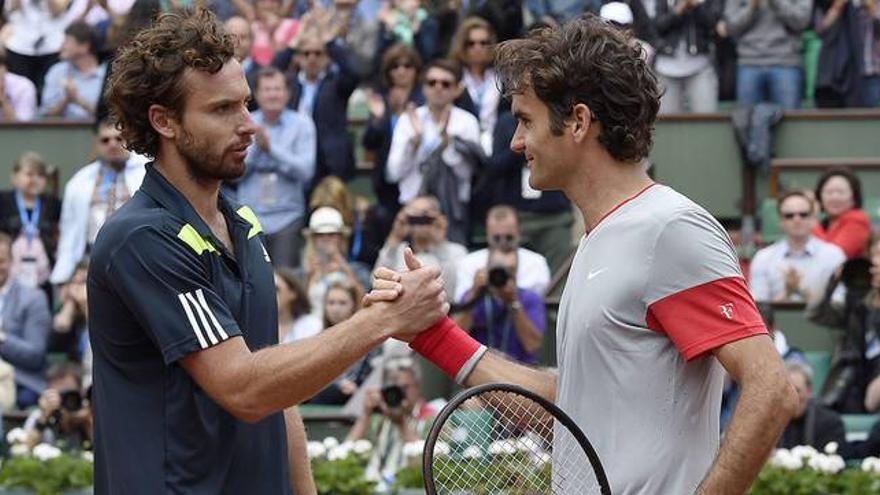 Gulbis deja fuera de combate a Federer en París