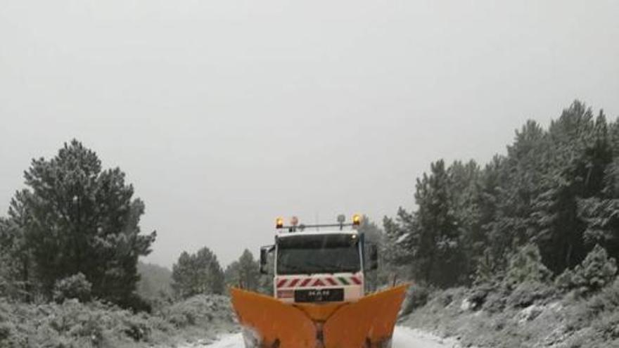 La nieve dificulta la circulación en las carreteras del noroeste de la provincia