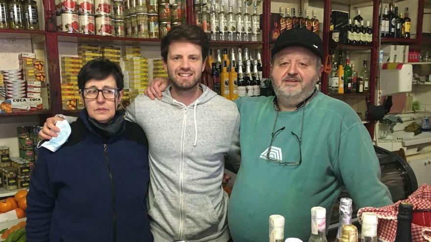 Casa Trespalacios, histórico bar tienda de Arenas de Cabrales, echa el  cierre - La Nueva España