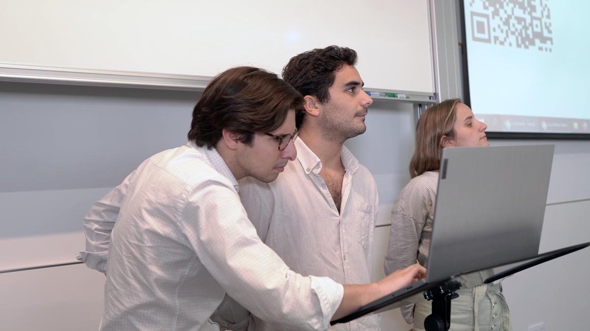 La programación abarca competencias adaptadas a las exigencias del mercado laboral tales como: la innovación, la sostenibilidad, el big data, la digitalización o la industria 4.0.