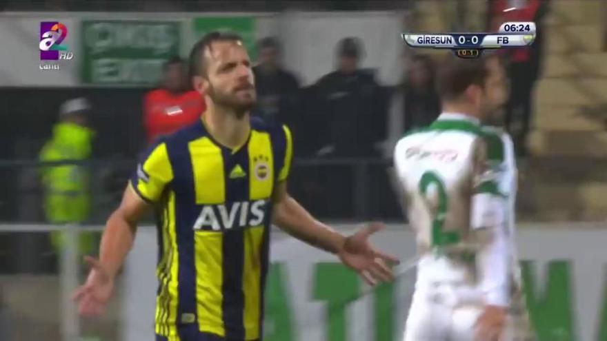 Golazo de Soldado con el Fenerbahçe