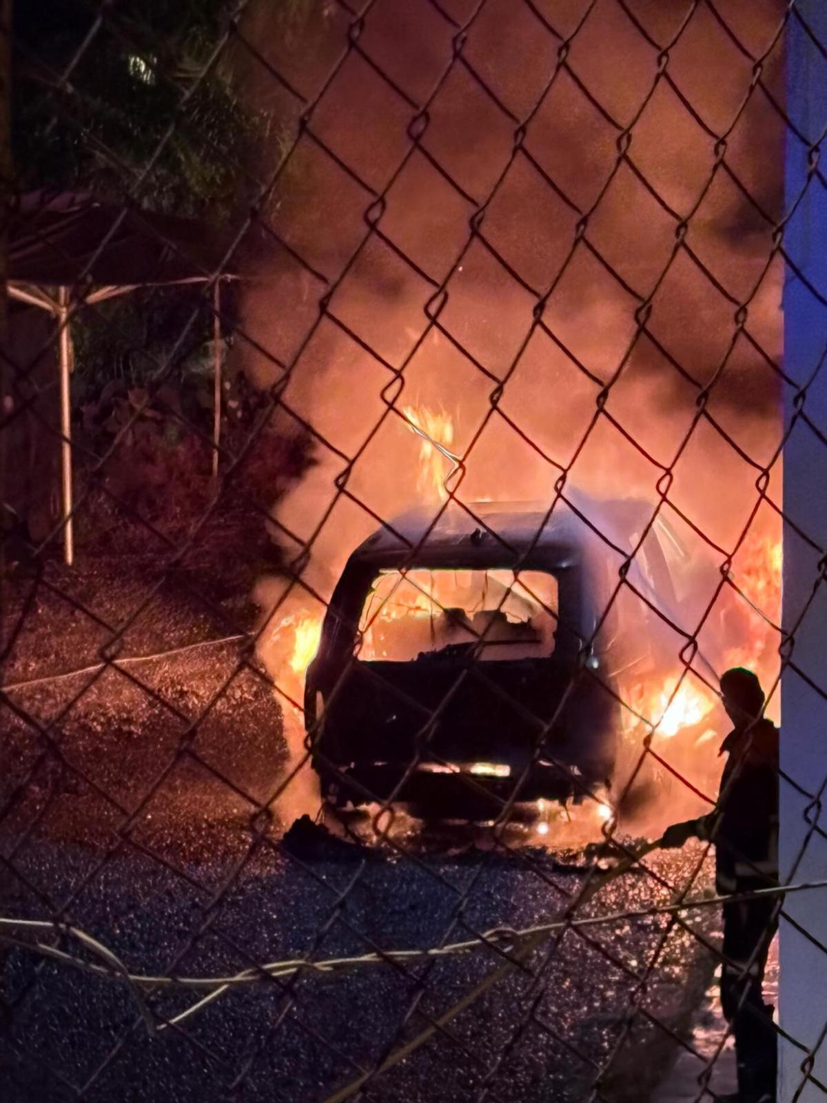 Incendio de un vehículo en el Barranco de Mogán