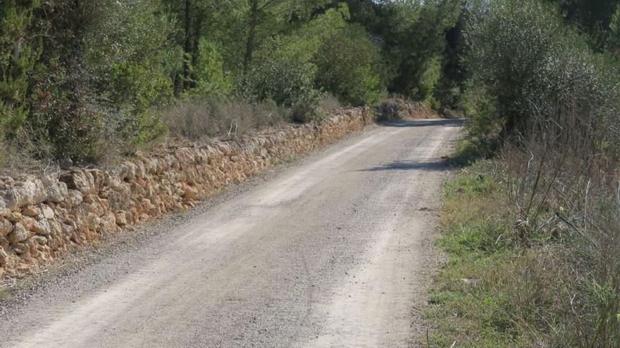 Sant Antoni repara y acondiciona catorce caminos rurales