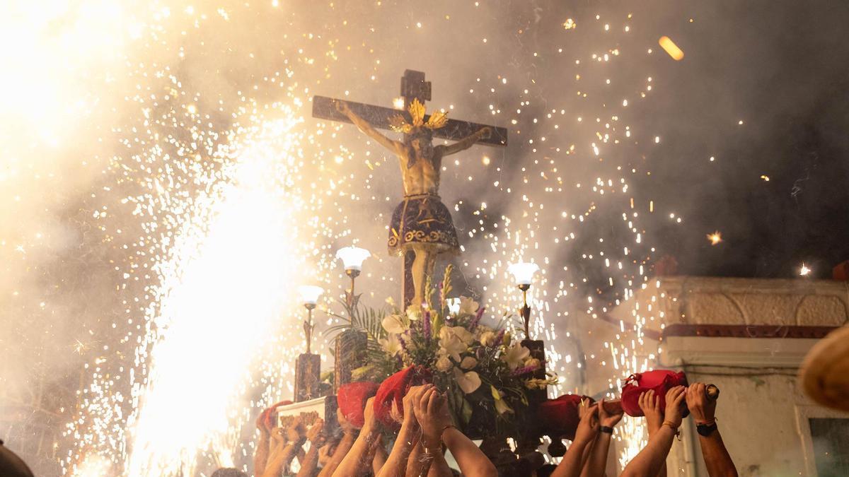 La ‘Baixà’ del Cristo es uno de los actos principales y marca el final de las fiestas patronales de Aldaia.