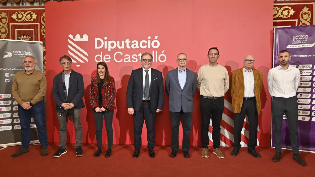 Autoridades y organizadores, ayer durante el acto de presentación oficial del campeonato de Europa de cros por clubs en la Diputación de Castellón.