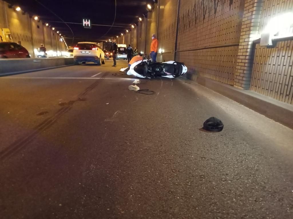 La moto accidentada en el túnel de Beiramar