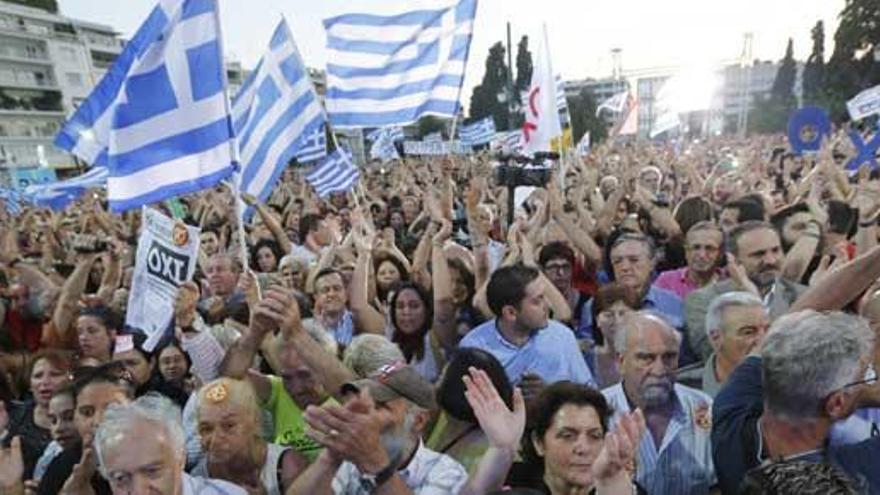 Ciudadanos griegos, durante la campaña del referéndum.