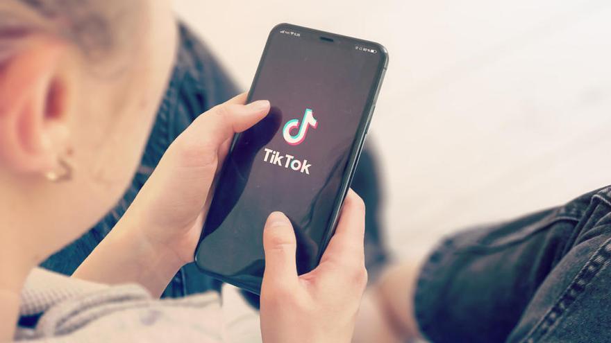 Las cuentas de TikTok de los menores de 13 a 15 años serán privadas por defecto