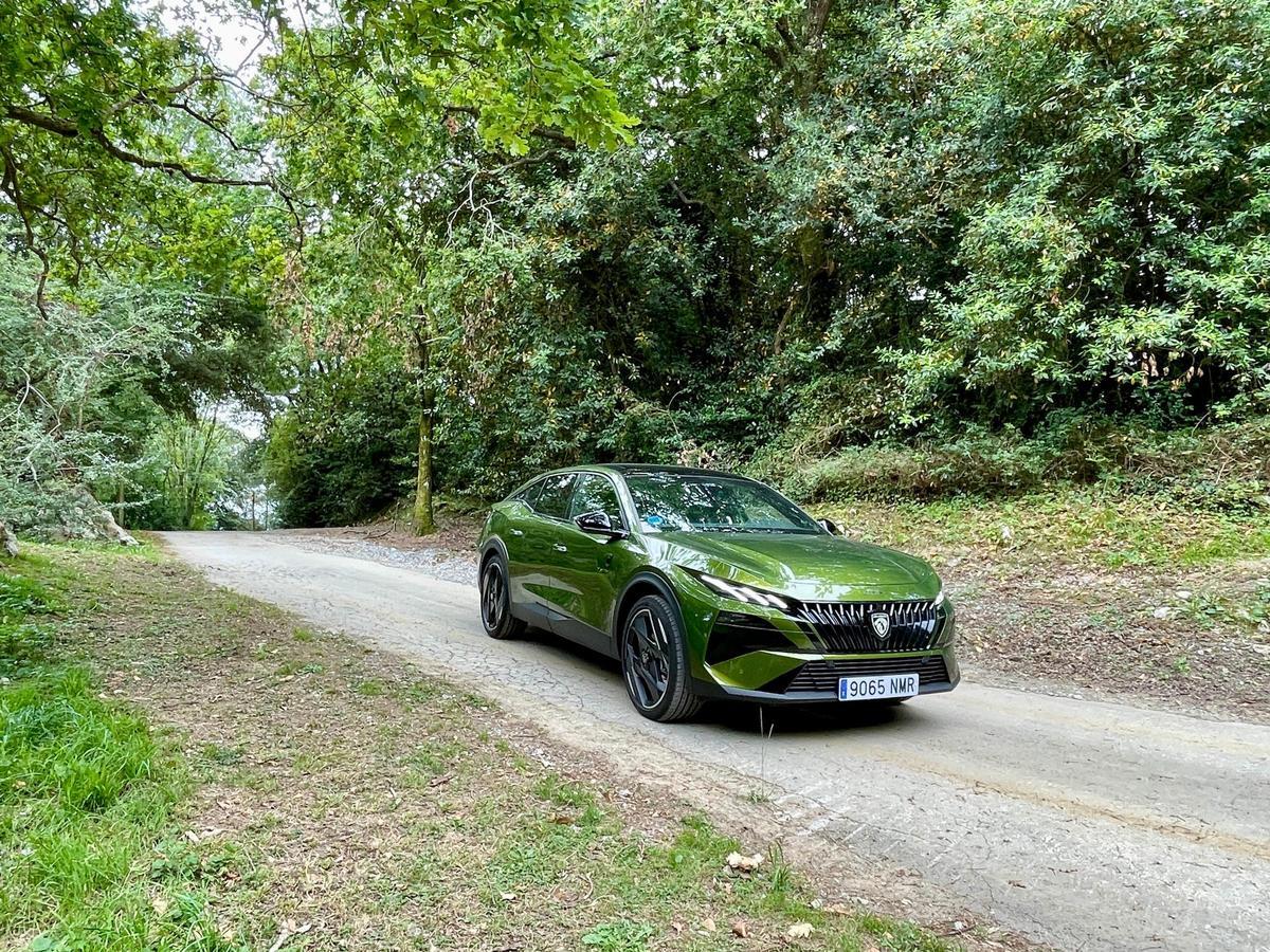 Peugeot 408: la berlina con espíritu crossover que desafía la hegemonía SUV