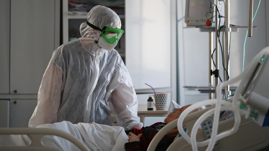 Sanidad estudia distinguir entre hospitalizados por covid y con covid