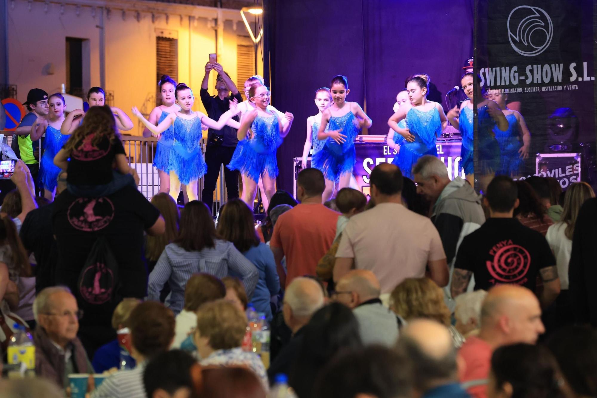 Búscate en la galería de fotos del Macrosopar de Veïns de las fiestas de Vila-real