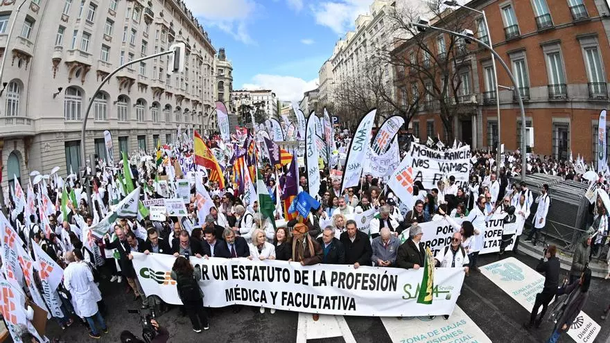 Los médicos vuelven a la huelga para exigir su estatuto al Ministerio de Sanidad