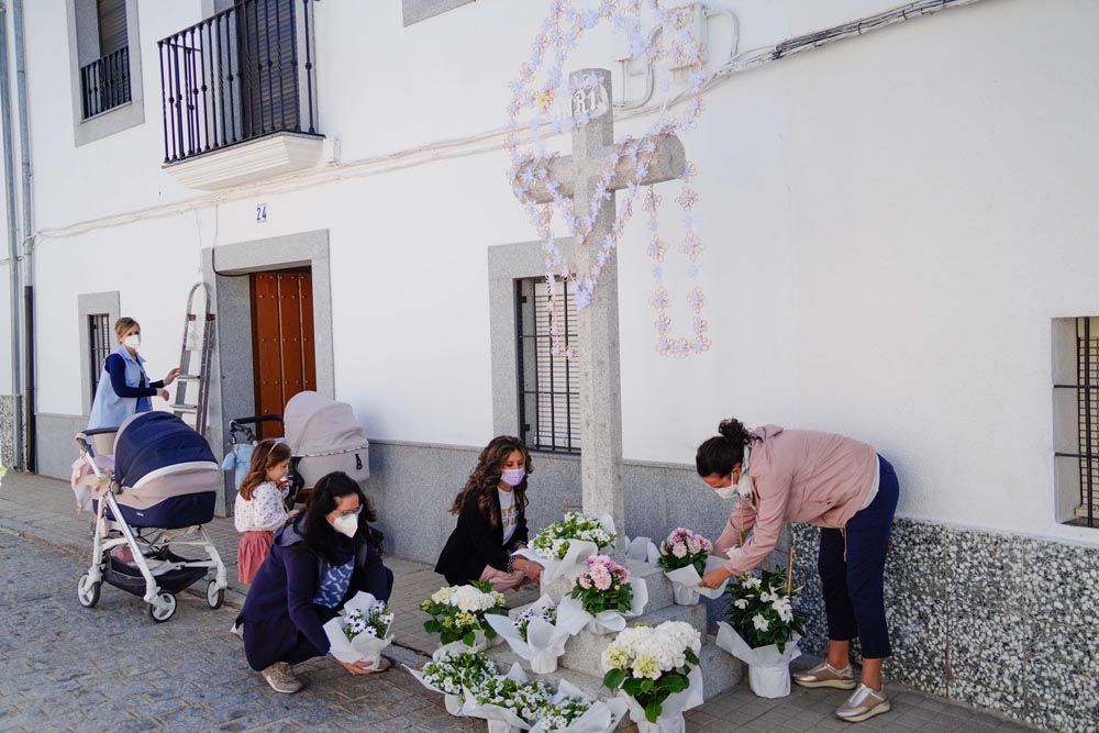 Añora se engalana en mayo con sus cruces