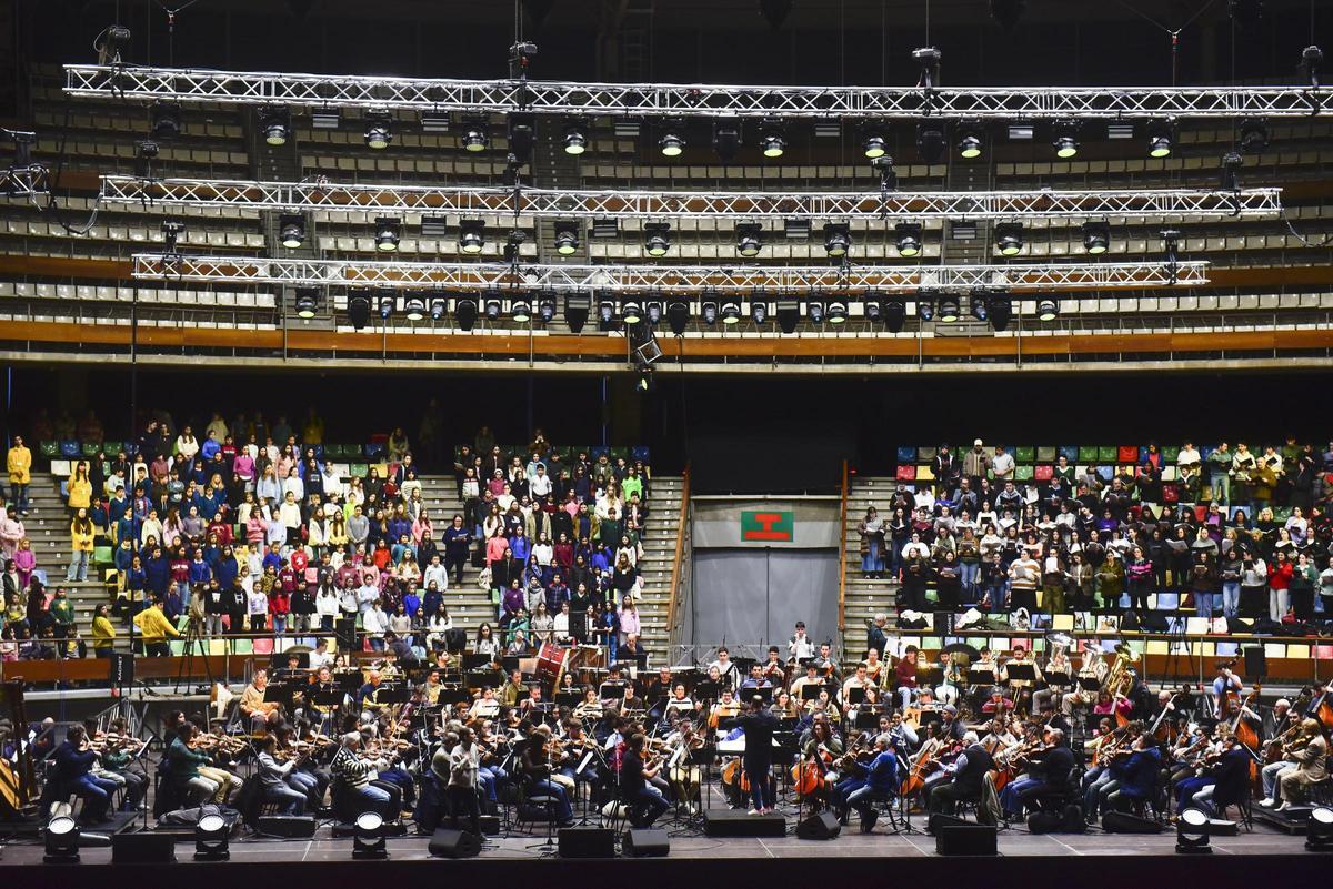 Ensayo del Concierto por la Paz del proyecto educativo Chorus en el Coliseum