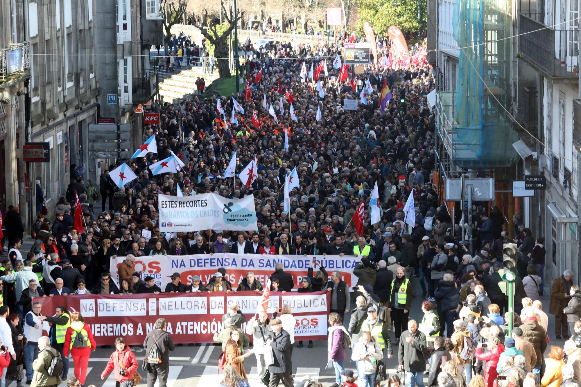 Pancartas arriba por una sanidad pública a la altura de los gallegos