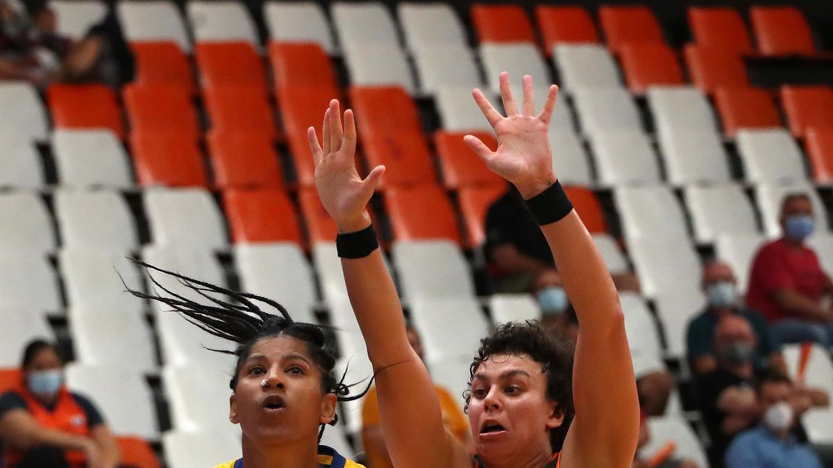 Partido del Trofeu Ciutat de València entre el Valencia Basket y el MKS Polkowice