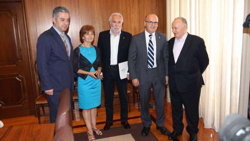 Valentín García, Mercedes Gallego, Miguel Santalices, José Manuel Baltar y Xesús Alonso Montero.