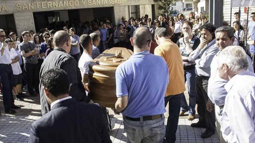 Isabel, la piragüista que fue rescatada en el azud de Guadiana en Badajoz, fallece en la UCI del Infanta Cristina