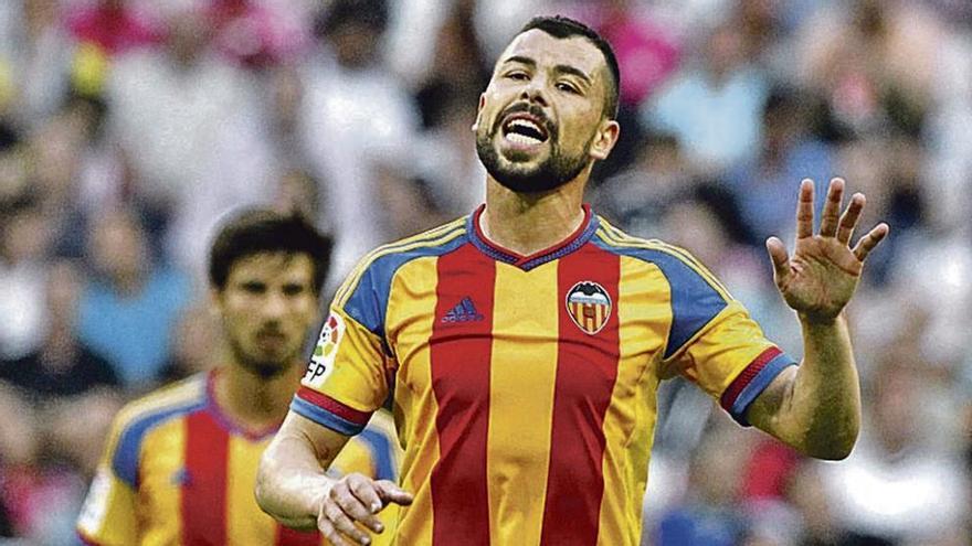 Javi Fuego celebra un gol al Madrid en el Bernabéu.