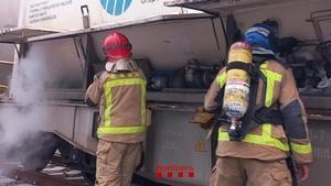 Los Bombers intervienen en la fuga de un tren con mercancías peligrosas en La Llagosta